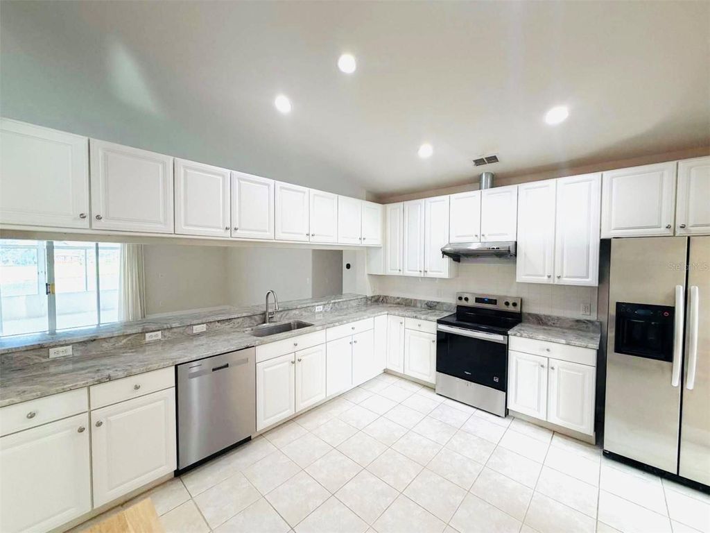 Image 9 of property listing at 731 FORESTGREEN COURT, Orlando, FL 32828