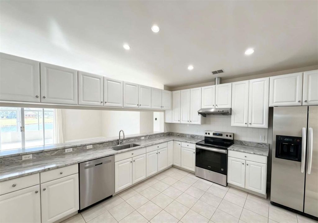 Image 10 of property listing at 731 FORESTGREEN COURT, Orlando, FL 32828