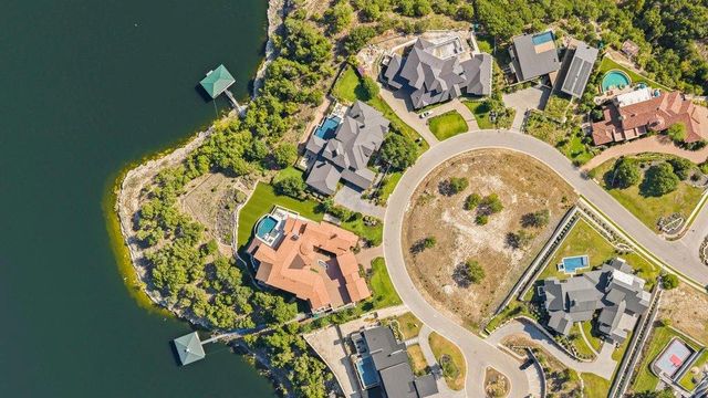 624 Casasanta TRL, Spicewood, TX 78738