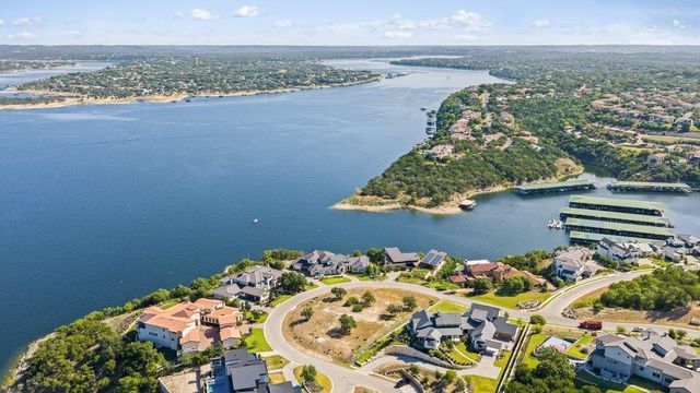 624 Casasanta TRL, Spicewood, TX 78738