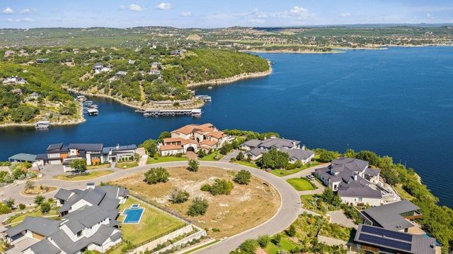 624 Casasanta TRL, Spicewood, TX 78738