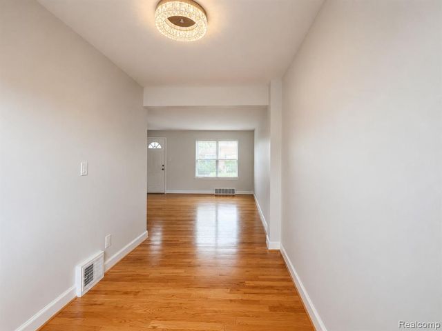 3352 Coolidge Highway 11, Royal Oak, MI 48073