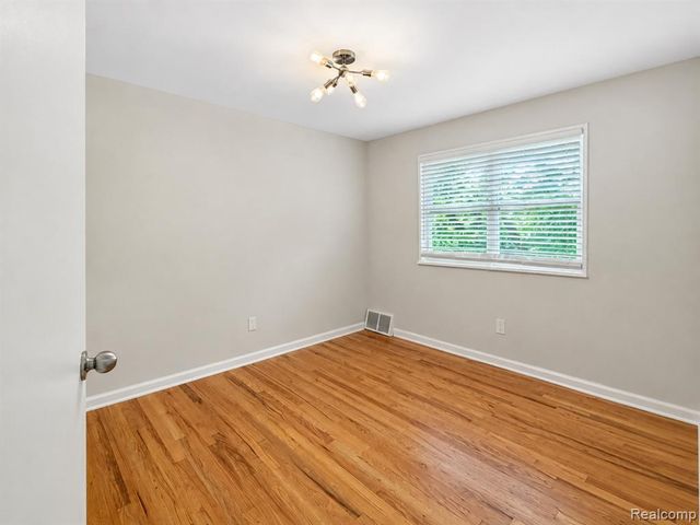 3352 Coolidge Highway 11, Royal Oak, MI 48073