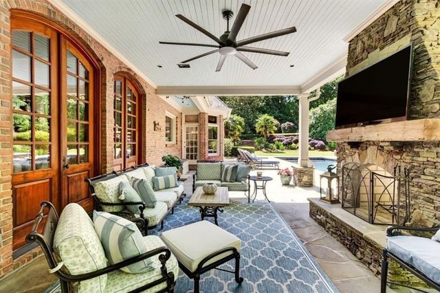 740 Riley Place, Atlanta, GA 30327