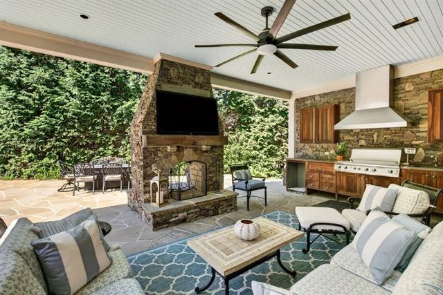 740 Riley Place, Atlanta, GA 30327