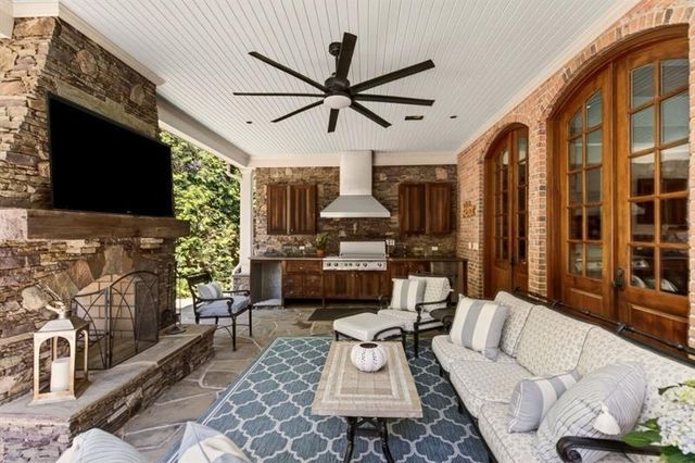 740 Riley Place, Atlanta, GA 30327