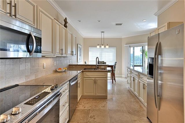 175 Barefoot CIR, Bonita Springs, FL 34134