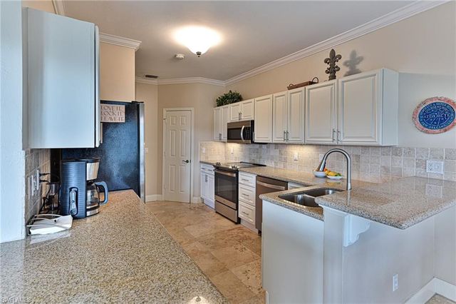 175 Barefoot CIR, Bonita Springs, FL 34134