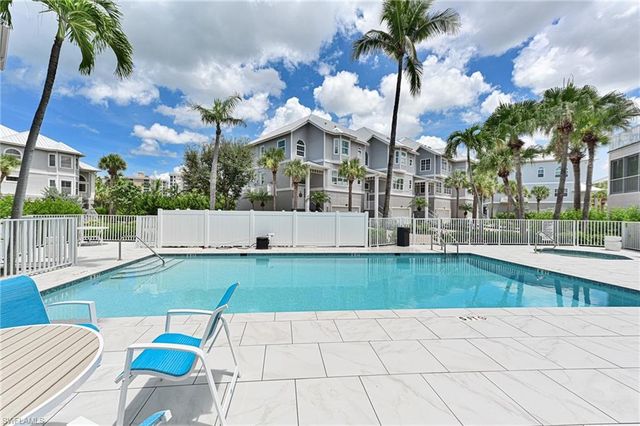 175 Barefoot CIR, Bonita Springs, FL 34134