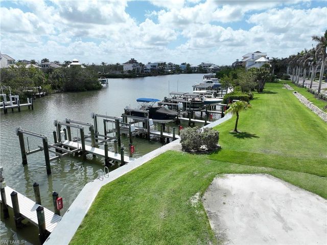 175 Barefoot CIR, Bonita Springs, FL 34134