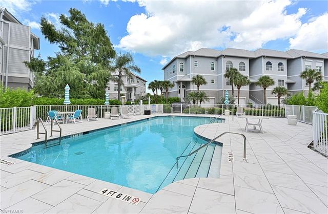 175 Barefoot CIR, Bonita Springs, FL 34134
