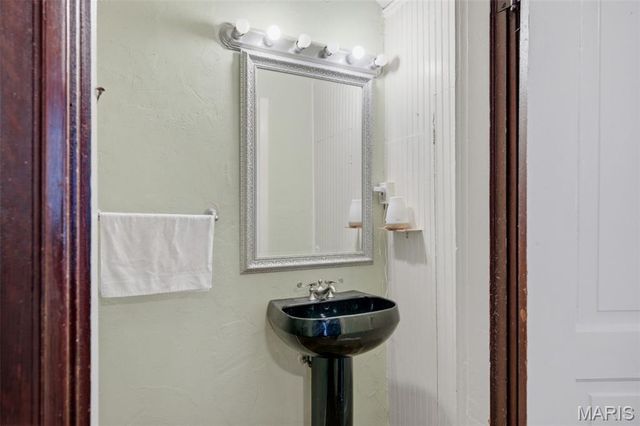 7507 Virginia Avenue, St Louis, MO 63111