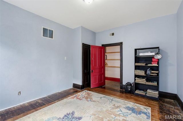 7507 Virginia Avenue, St Louis, MO 63111