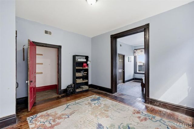 7507 Virginia Avenue, St Louis, MO 63111