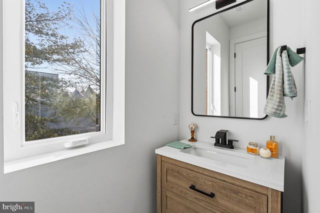 1203 G ST NE, Washington, DC 20002