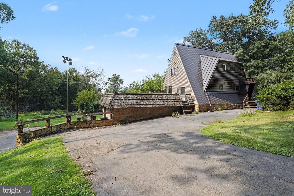 299 MUSHROOM HILL RD, Harrisburg, PA 17111