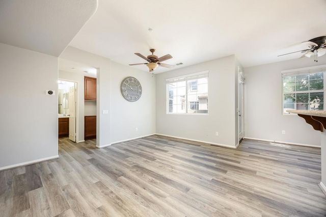 44984 Hawthorn St 208, Temecula, CA 92592