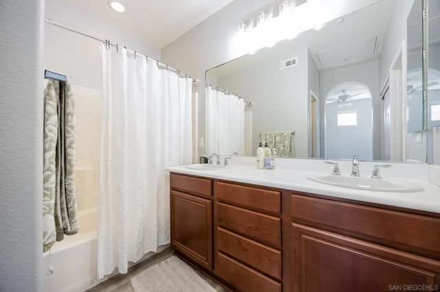 44984 Hawthorn St 208, Temecula, CA 92592