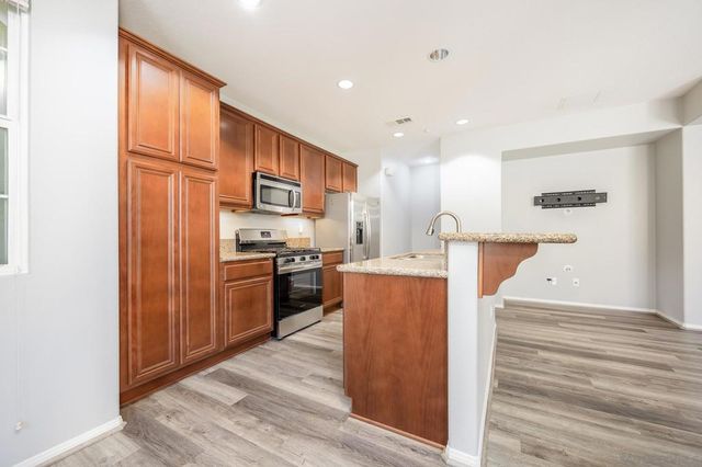 44984 Hawthorn St 208, Temecula, CA 92592