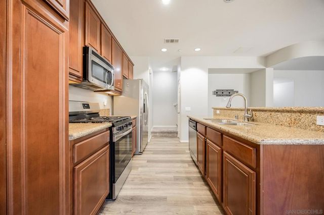 44984 Hawthorn St 208, Temecula, CA 92592