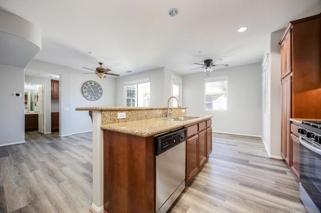 44984 Hawthorn St 208, Temecula, CA 92592