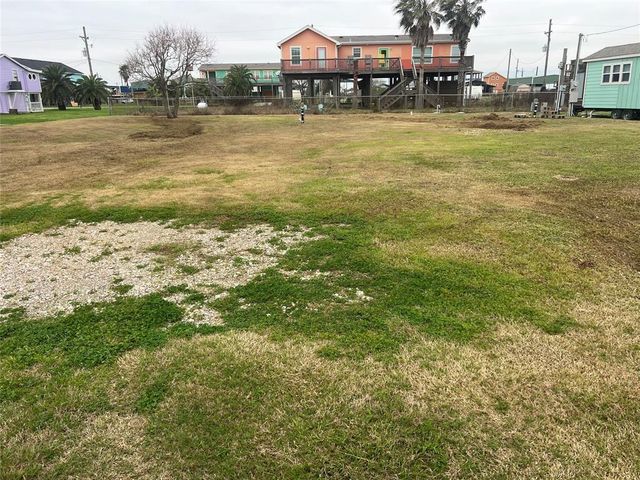 1977 Ave E, Crystal Beach, TX 77650