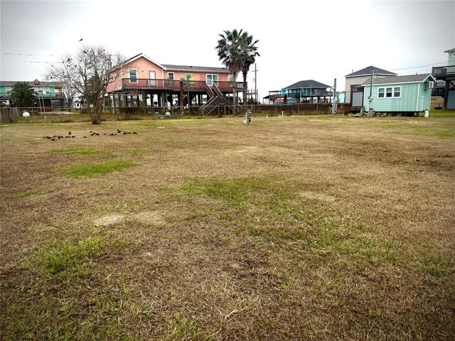 1977 Ave E, Crystal Beach, TX 77650