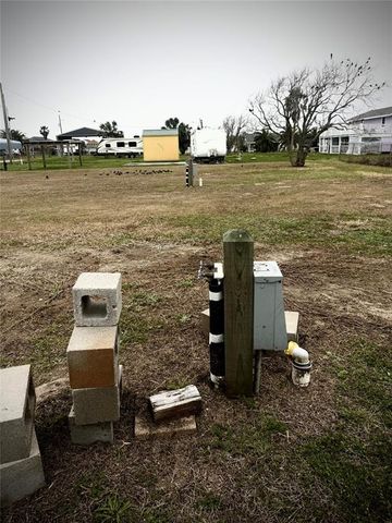 1977 Ave E, Crystal Beach, TX 77650