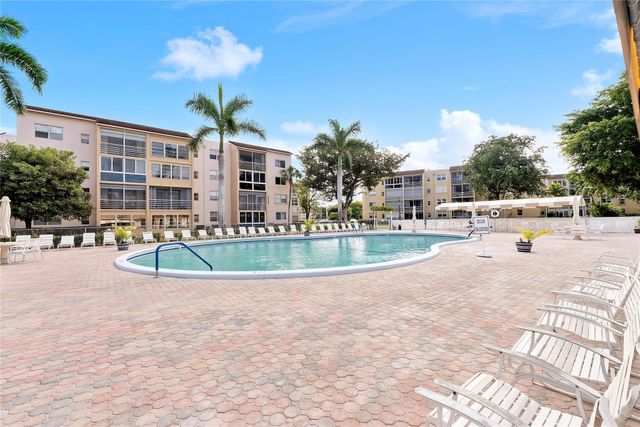 2811 Somerset Drive 408, Lauderdale Lakes, FL 33311