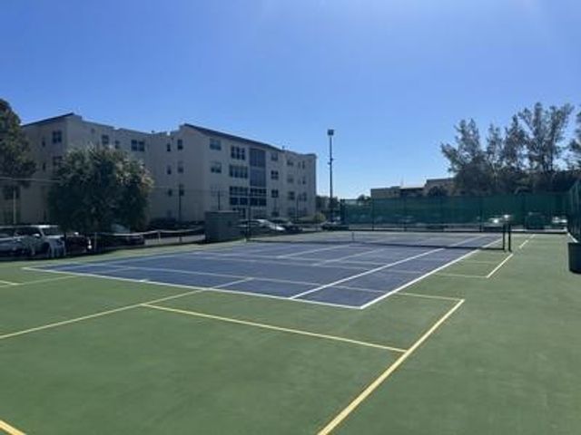 2811 Somerset Drive 408, Lauderdale Lakes, FL 33311