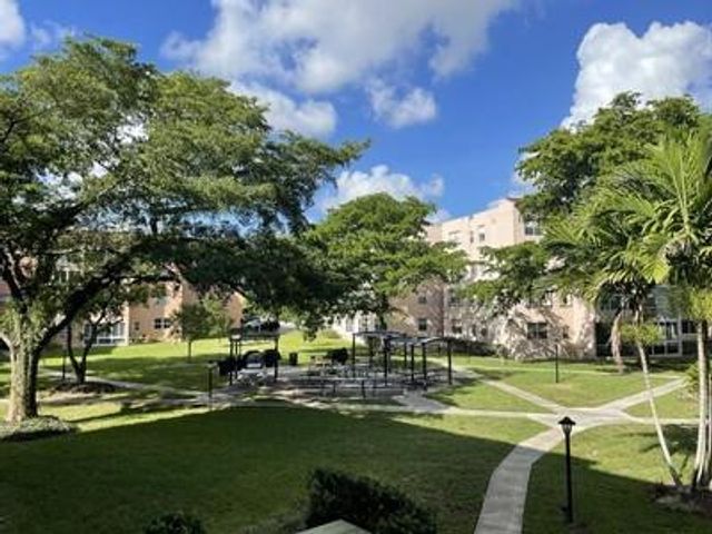 2811 Somerset Drive 408, Lauderdale Lakes, FL 33311