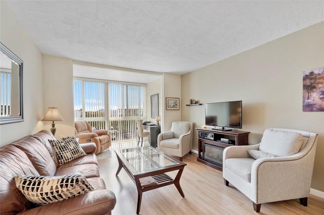 2811 Somerset Drive 408, Lauderdale Lakes, FL 33311