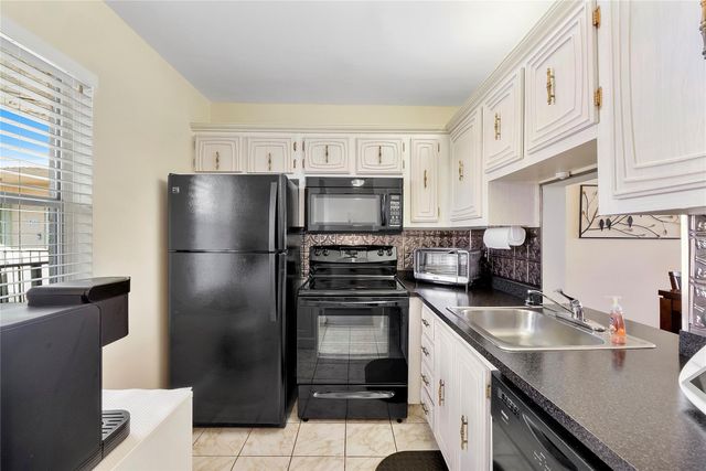 2811 Somerset Drive 408, Lauderdale Lakes, FL 33311