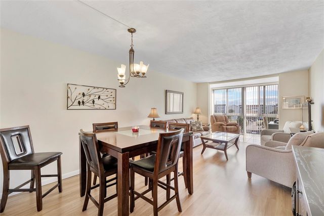 2811 Somerset Drive 408, Lauderdale Lakes, FL 33311