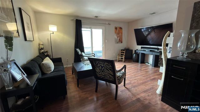 24 Coriander Way, Englewood, NJ 07631