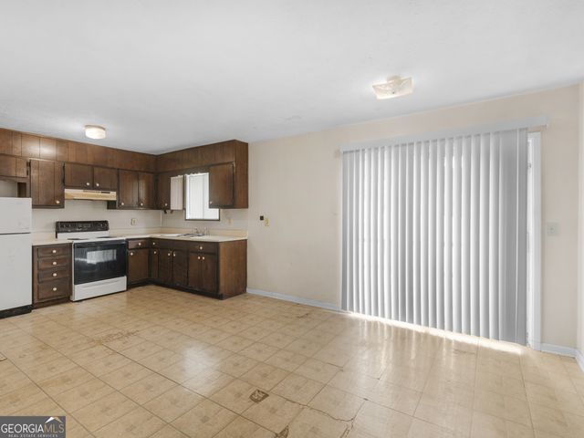 206 W Windemere Way, Jonesboro, GA 30238