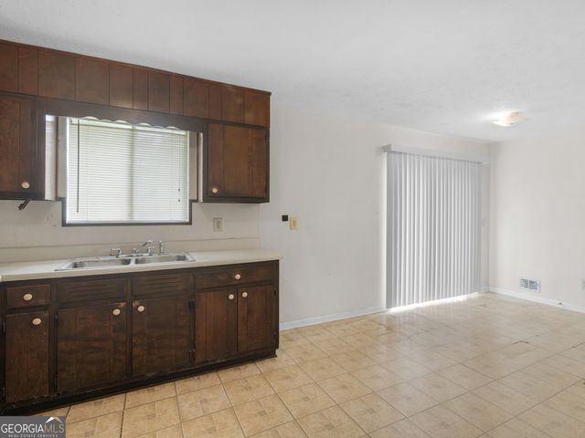 206 W Windemere Way, Jonesboro, GA 30238