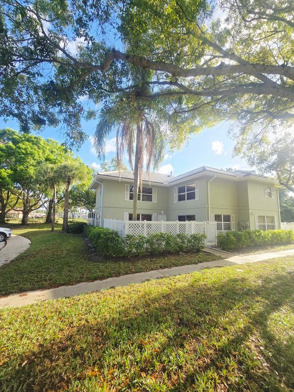 1956 Hartford Court, West Palm Beach, FL 33409