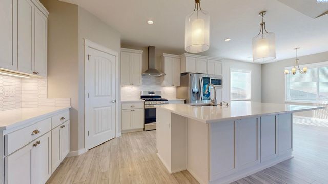 6733 Caspian Place, West Richland, WA 99353