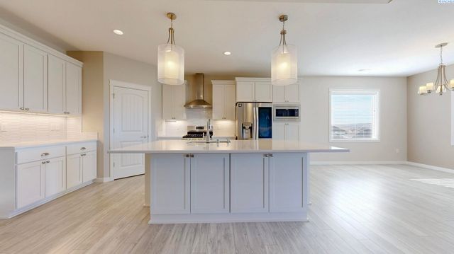 6733 Caspian Place, West Richland, WA 99353