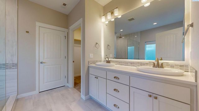 6733 Caspian Place, West Richland, WA 99353