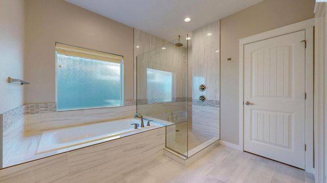 6733 Caspian Place, West Richland, WA 99353