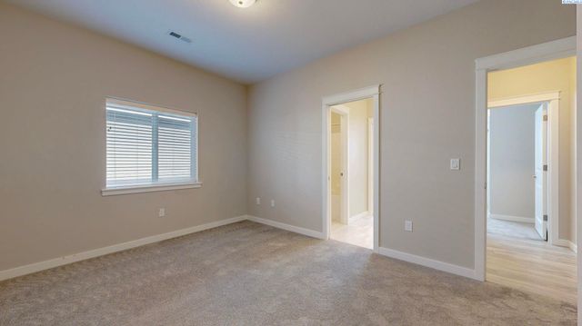 6733 Caspian Place, West Richland, WA 99353