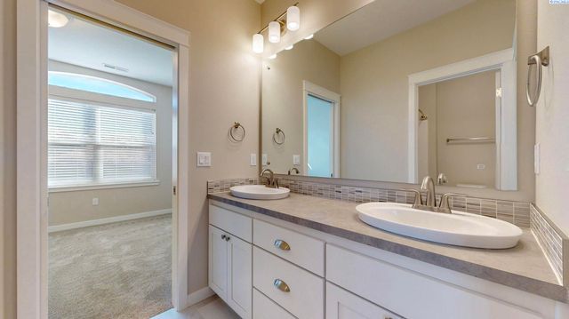 6733 Caspian Place, West Richland, WA 99353