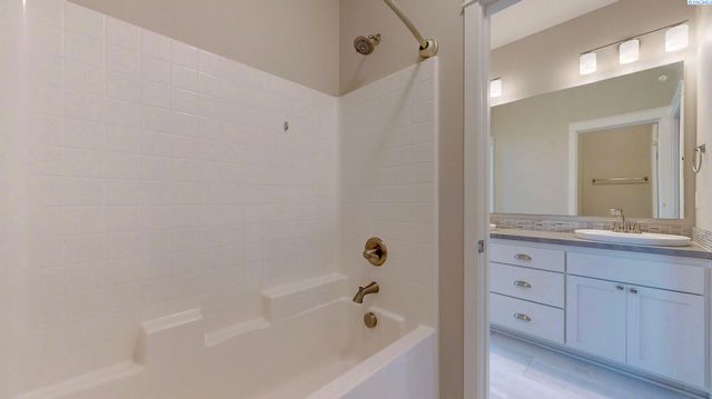 6733 Caspian Place, West Richland, WA 99353