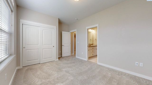 6733 Caspian Place, West Richland, WA 99353