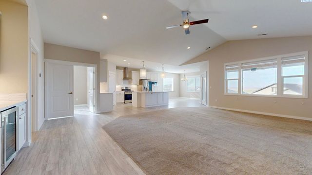 6733 Caspian Place, West Richland, WA 99353