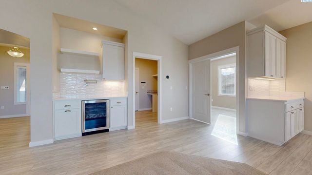 6733 Caspian Place, West Richland, WA 99353