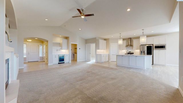 6733 Caspian Place, West Richland, WA 99353