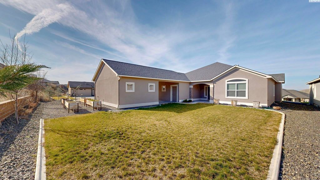6733 Caspian Place, West Richland, WA 99353
